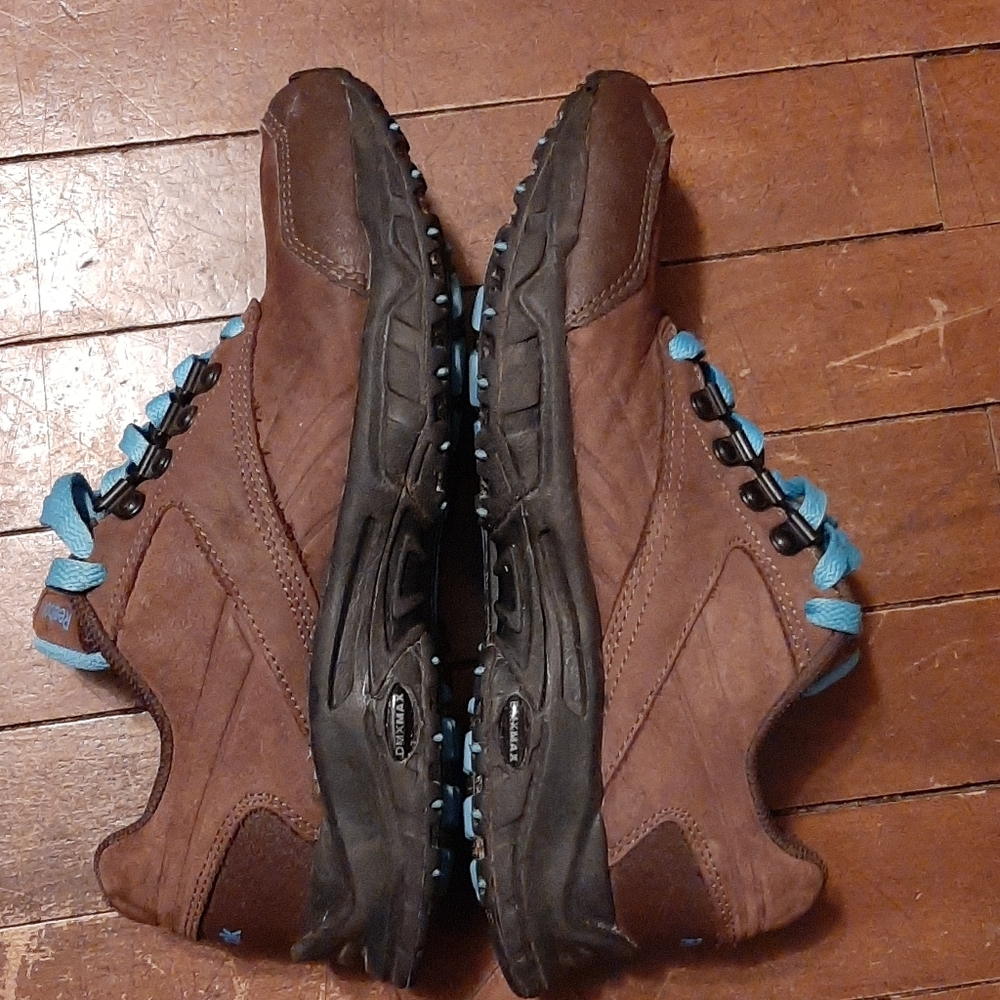 Reebok athletic shoes womans size 6